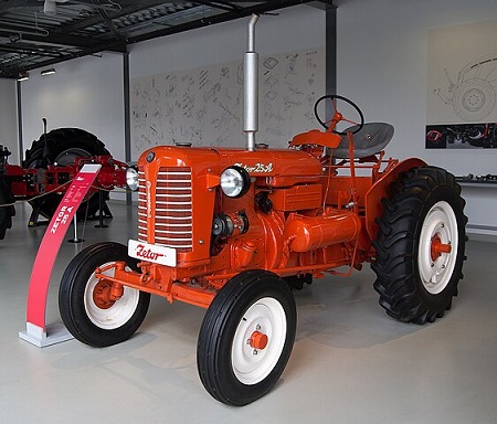 500 Kč – Traktor Zetor Z-25 2027